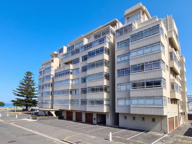 Unfurnished and Immediately available in Sea Point - Photo 1