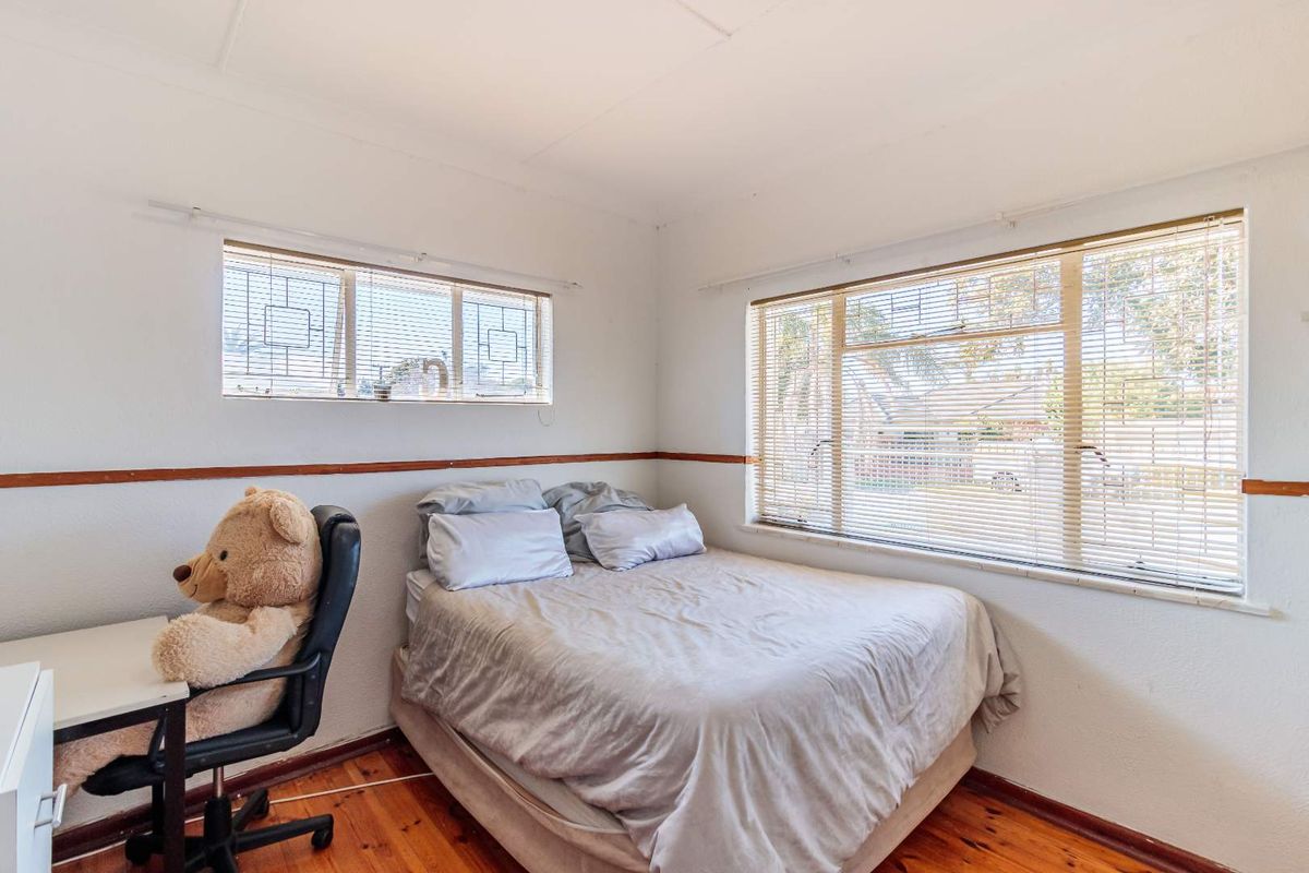 SPACIOUS FAMILY HOME WITH EXTRA ACCOMMODATION - Photo 2