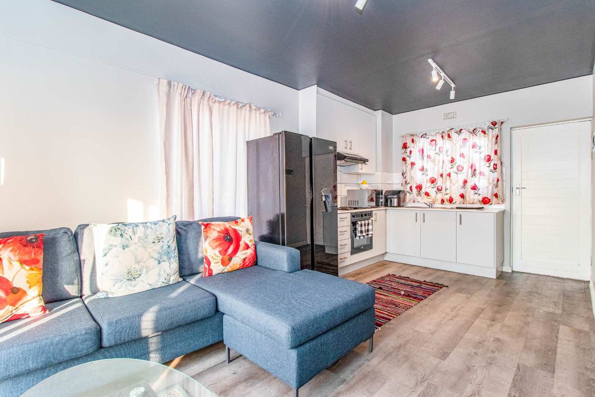 A modern two-bedroom apartment where comfort, convenience, and natural beauty come together. - Photo 5