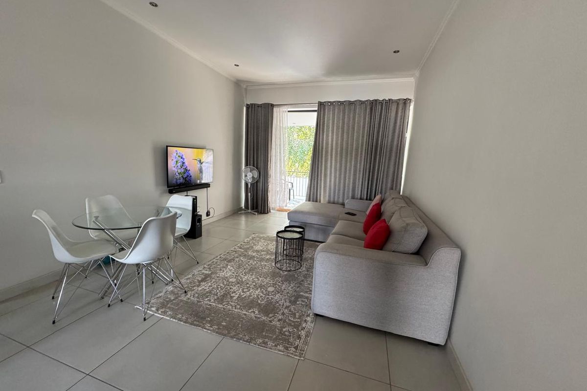 Modern 2-Bedroom, 2-Bathroom Apartment in Poplar Estate - Photo 4