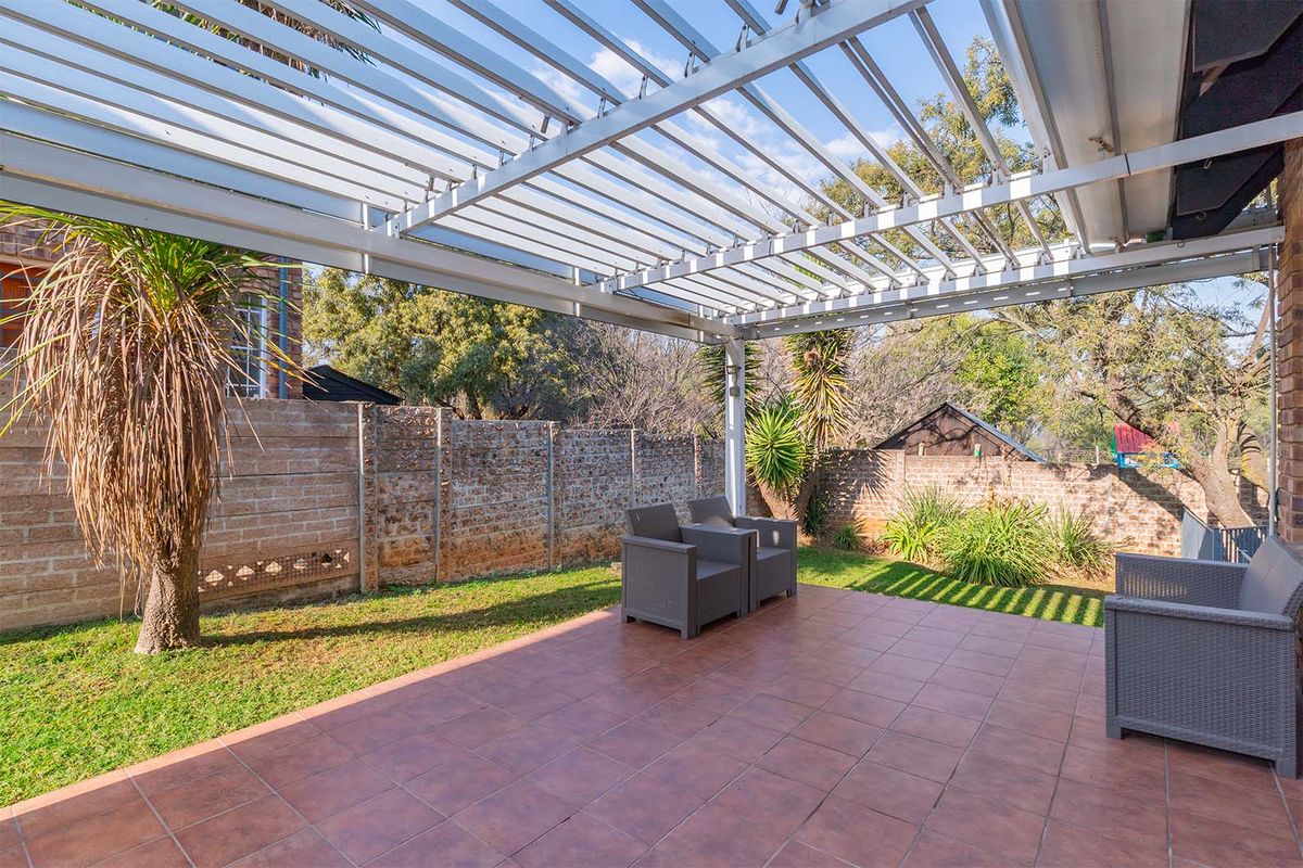 Modern, Safe & Secure 3-Bedroom Townhouse in Van Riebeeck Park - Photo 2