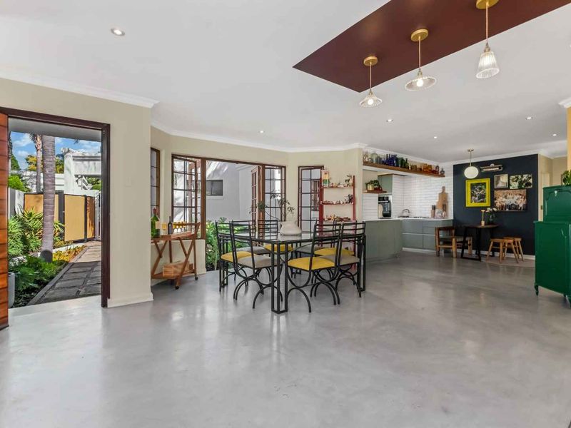 STUNNING LIGHT AND BRIGHT SIMPLEX - IN SOUGHT AFTER FLEETWOOD ESTATE - Photo 4