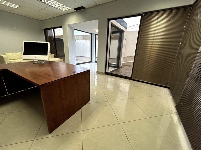 Windhoek West Offices: Prime Location, Endless Potential! - Photo 6