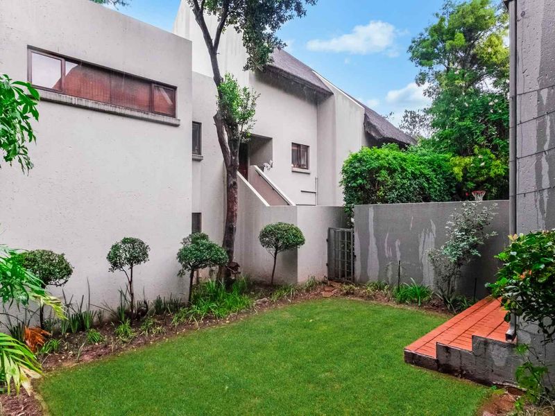 TRANQUIL GARDEN UNIT TUCKED AWAY IN LOVELY LONEHILL PLUS A FEW STEPS AWAY FROM THE PARK - Photo 8