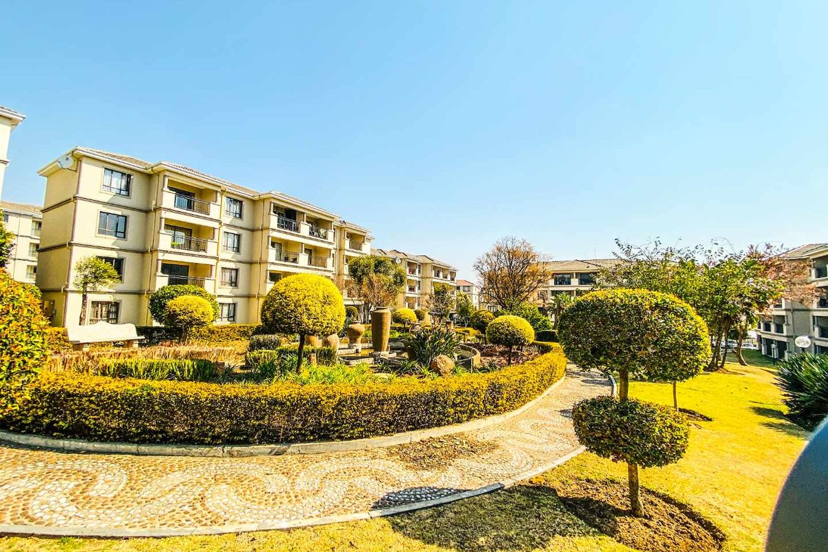 Spacious 2-Bedroom Home with Covered Parking in Secure Estate - Photo 2