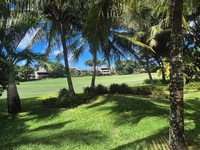 Luxury Redefined with Championship Golf Course Views. - Photo 2