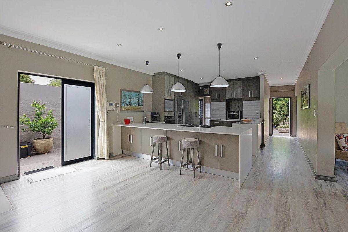 Exceptional 5-Bedroom Home with Versatile Studio in Flamingo Vlei - Photo 3