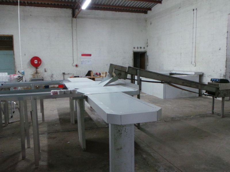 Light Industrial Warehouse - Photo 2