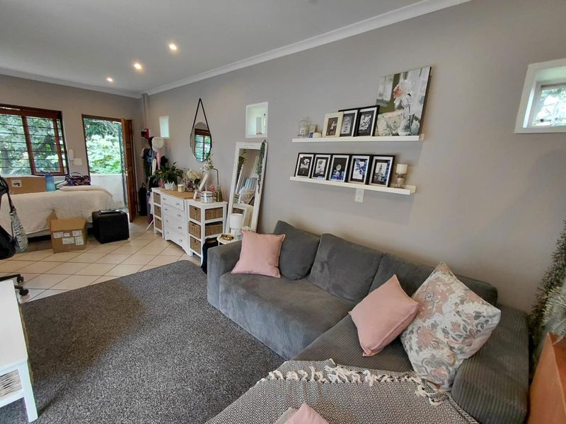 Spacious Bachelor Cottage in Robindale - Photo 4