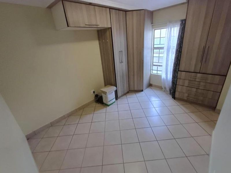 Three bedrooms house for sale in Atteridgeville - Photo 10