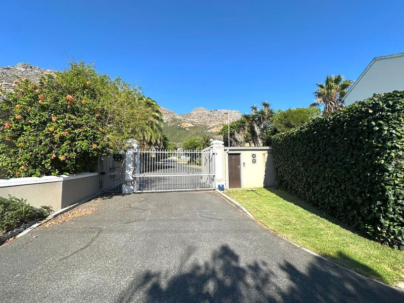 Sunny Upper-Level Townhouse with Mountain Views in Secure Lakeside Complex - Photo 6