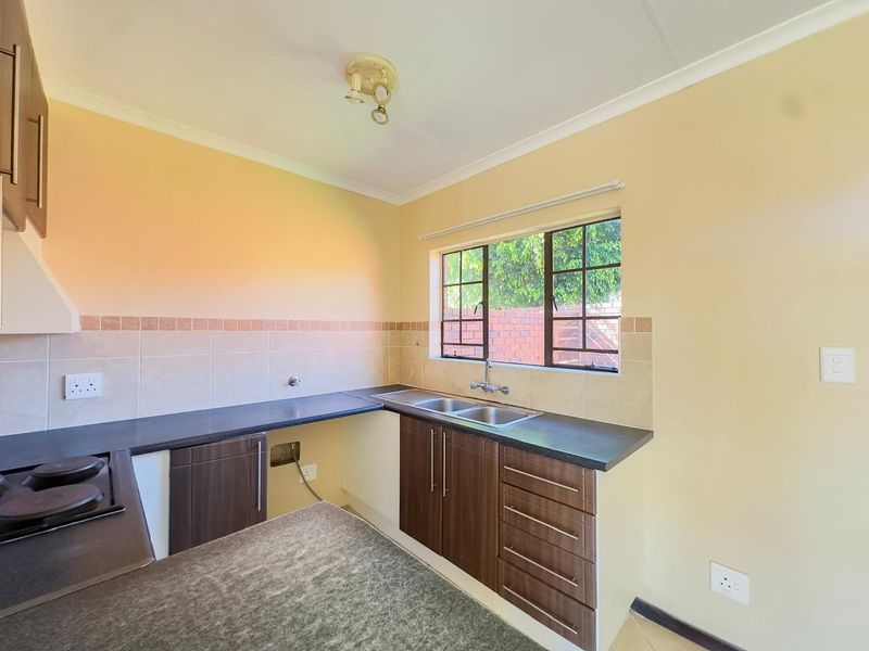 2 Bedroom Simplex With A Private Garden - Photo 2
