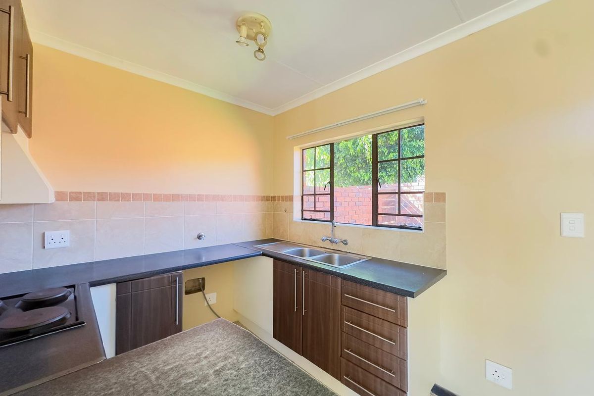 2 Bedroom Simplex With A Private Garden - Photo 2