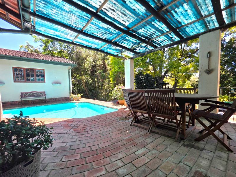 Spacious, Freestanding, and Full of Potential – See Inside! - Photo 10