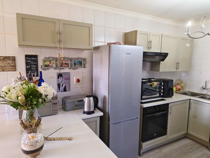 Stylish 2-bedroom townhouse to rent in Carmen Villas - Photo 2