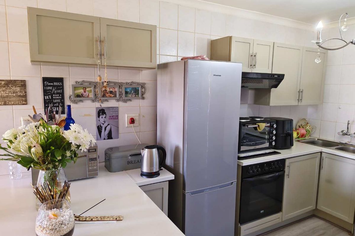 Stylish 2-bedroom townhouse to rent in Carmen Villas - Photo 2