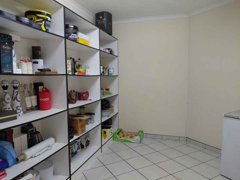 Your Dream Cluster Home: Pool, Study & Prime Location - Photo 7
