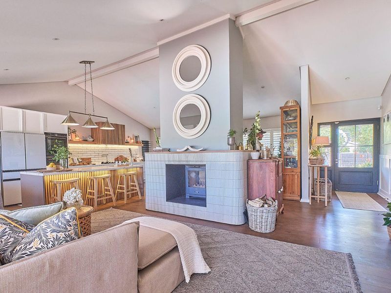 Magnificent Stylish modern family home and Entertainers dream - Photo 5