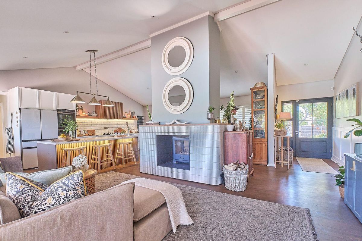 Magnificent Stylish modern family home and Entertainers dream - Photo 5