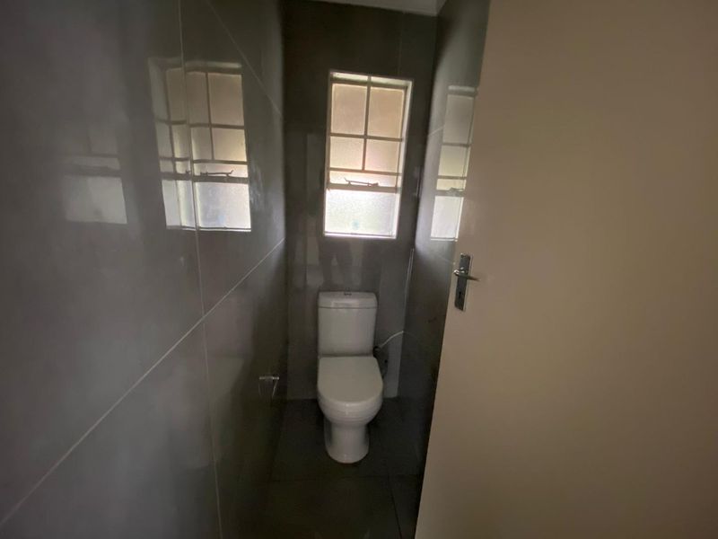 Modern 2 Bedroom Apartment Available for Rent - Photo 10