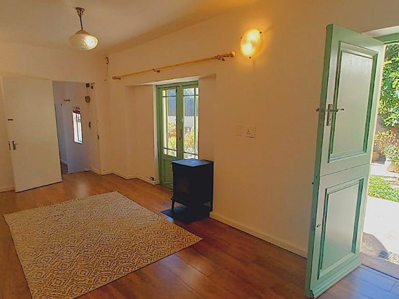 3 Bedroom 3 Bathroom Home - Photo 4