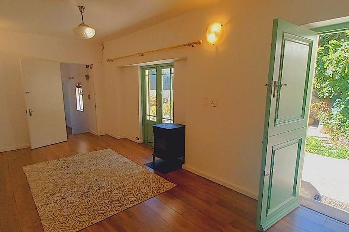 3 Bedroom 3 Bathroom Home - Photo 4
