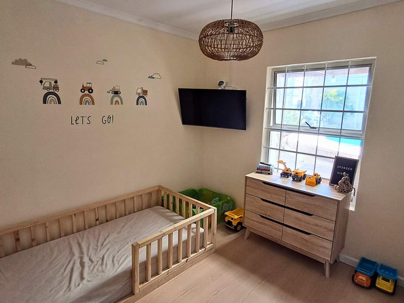 Neat 3 Bedroom Home With Pool in Brackenfell - Photo 8