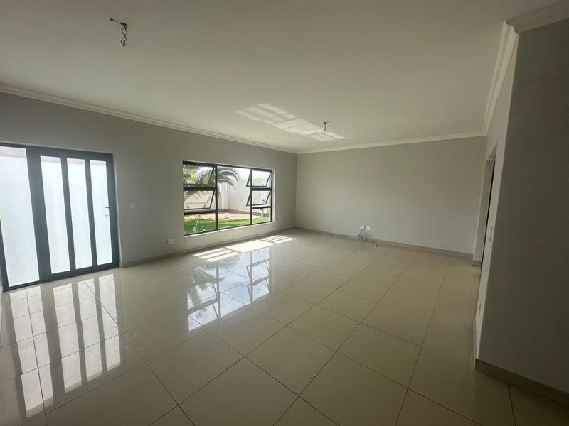 Family Home - Photo 4