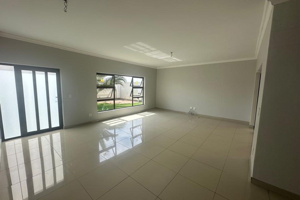 Family Home - Photo 4