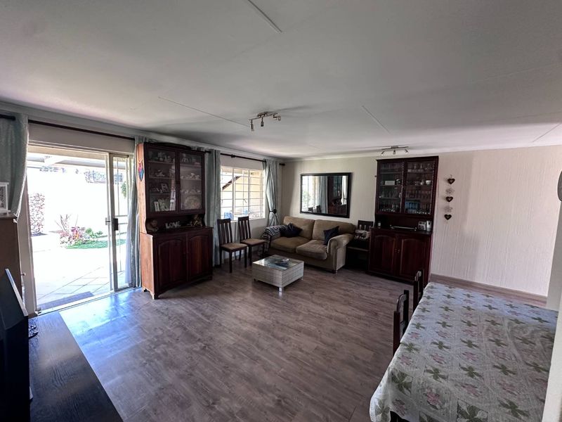 Peaceful and Secure 2 Bedroom Townhouse - Photo 4