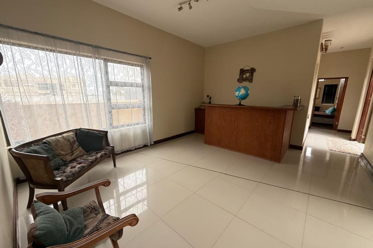 FOR SALE- 5 BEDROOM, DOUBLE-STOREY, SEA VIEW HOUSE IN VOGELSTRAND, SWAKOPMUND, NAMIBIA - Photo 3