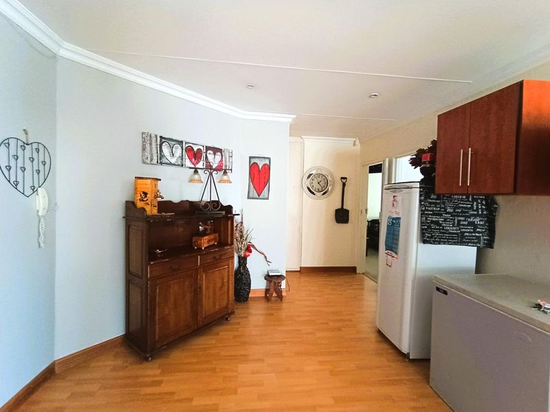 Stylish Duet Living with Private Entrance & Entertainer’s Delight - Photo 8