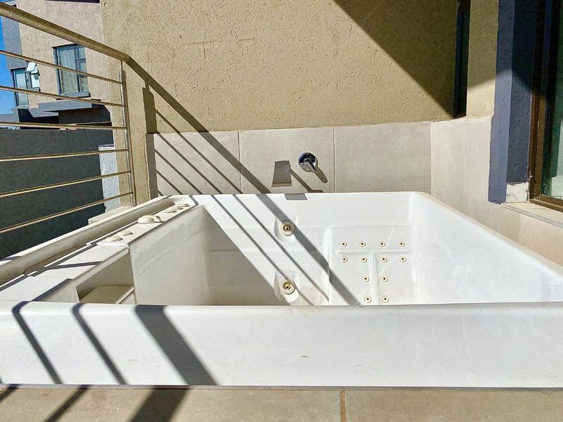 Epitome of luxury living. - Photo 5