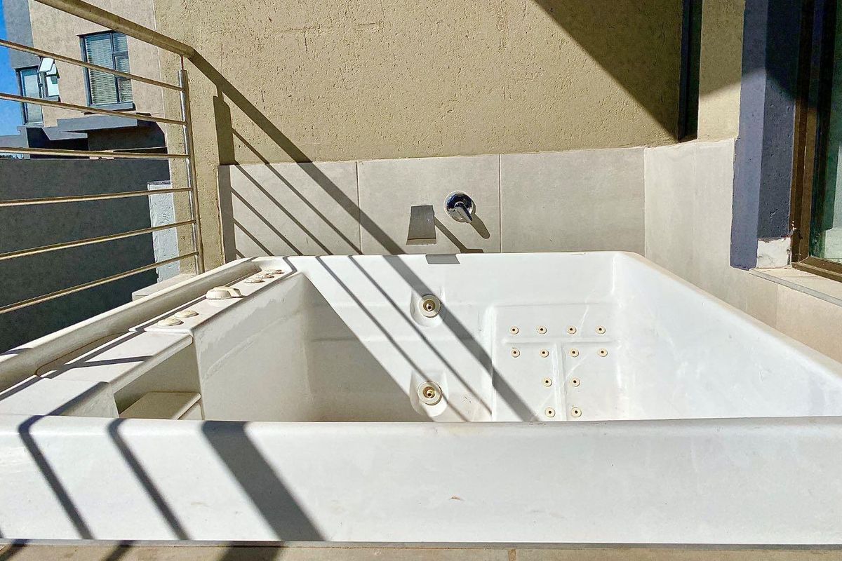 Epitome of luxury living. - Photo 5