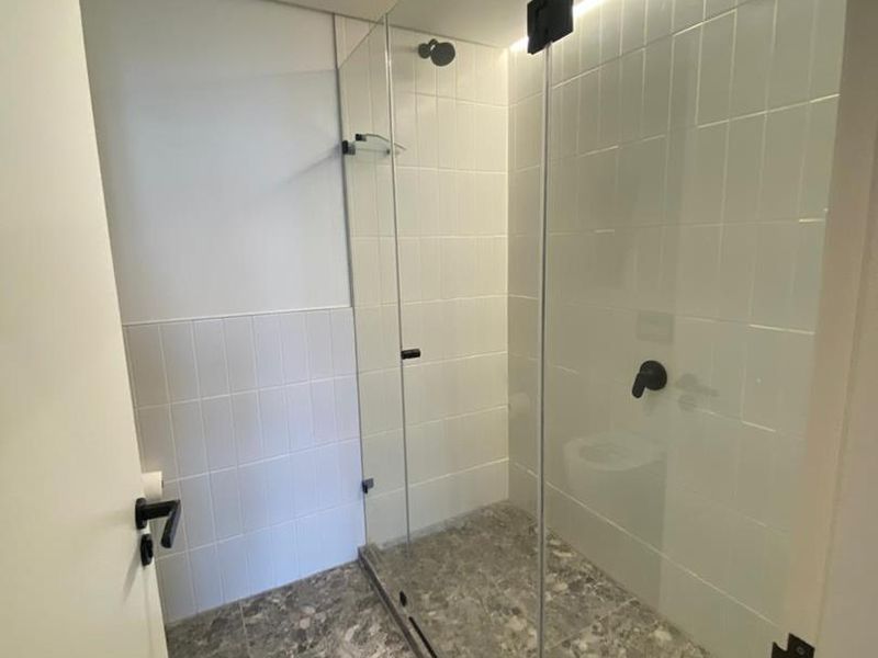 Lovely furnished 2 bedroom in Station House - Photo 9