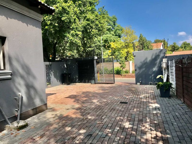 Spacious 4-Bedroom Home to Let - Photo 4