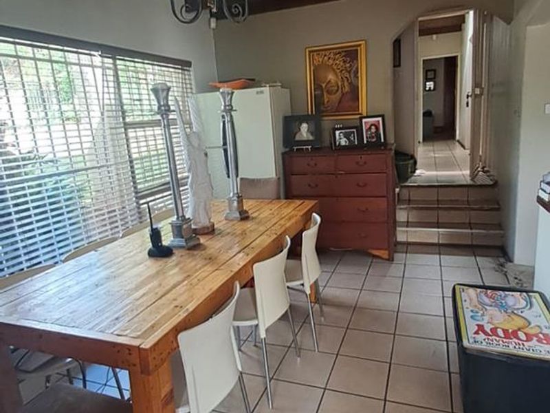 4 Bedroom Family House - Photo 4