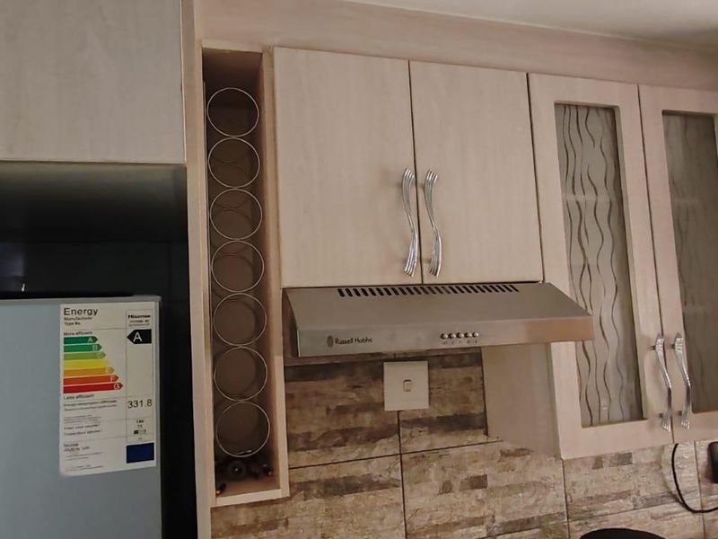 2 Bedroom House for sale - Photo 6