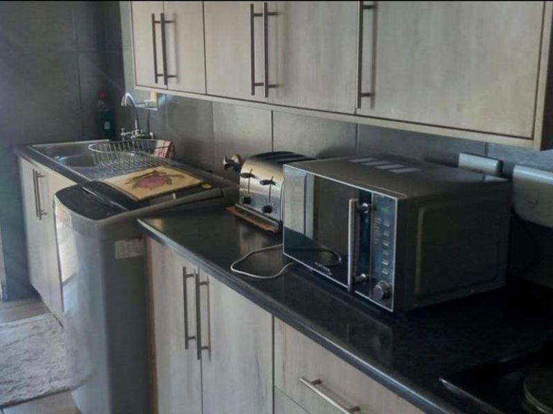 3 Bedroom house in Elandspark - Photo 4