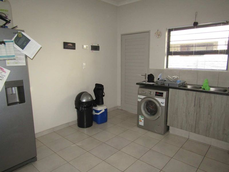 Lifestyle Living Lock Up And GO - Photo 3