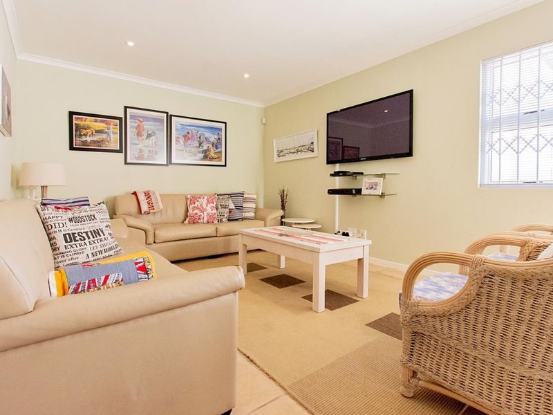 3-bedroom, 2-bathroom home available to rent in Villa Diamante. - Photo 5