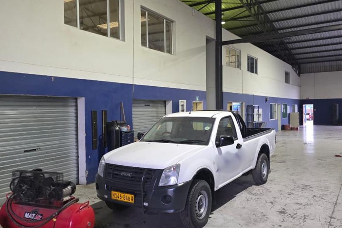 Industrial warehouse with huge yard space for sale in Brakwater - Photo 2