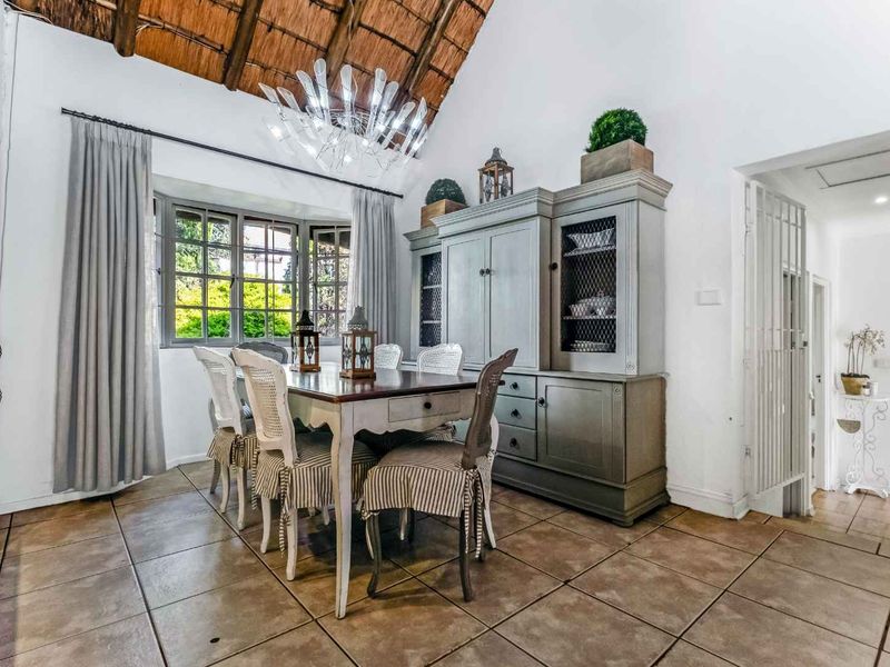 A FABULOUS FEELING FAMILY HOME, SITUATED IN A PRIME LOCATION IN THE QUiET PART OF DOUGLASDALE - Photo 3