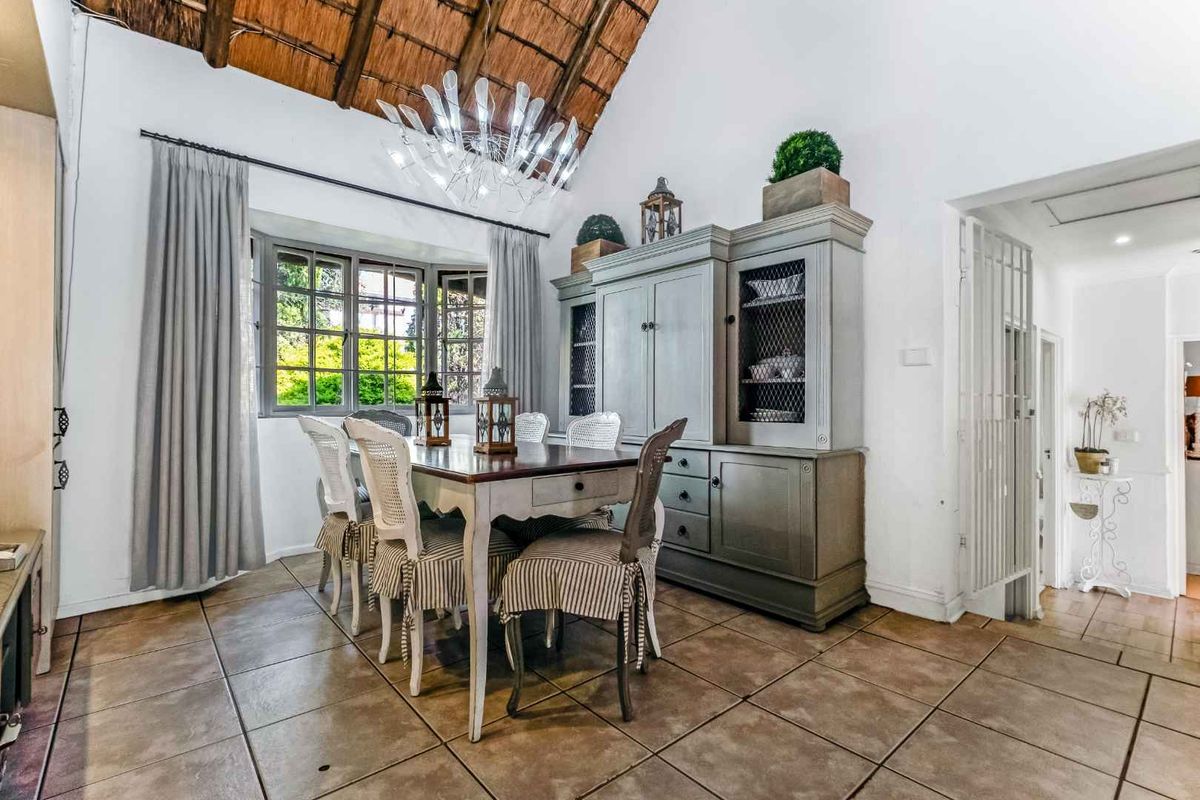 A FABULOUS FEELING FAMILY HOME, SITUATED IN A PRIME LOCATION IN THE QUiET PART OF DOUGLASDALE - Photo 3