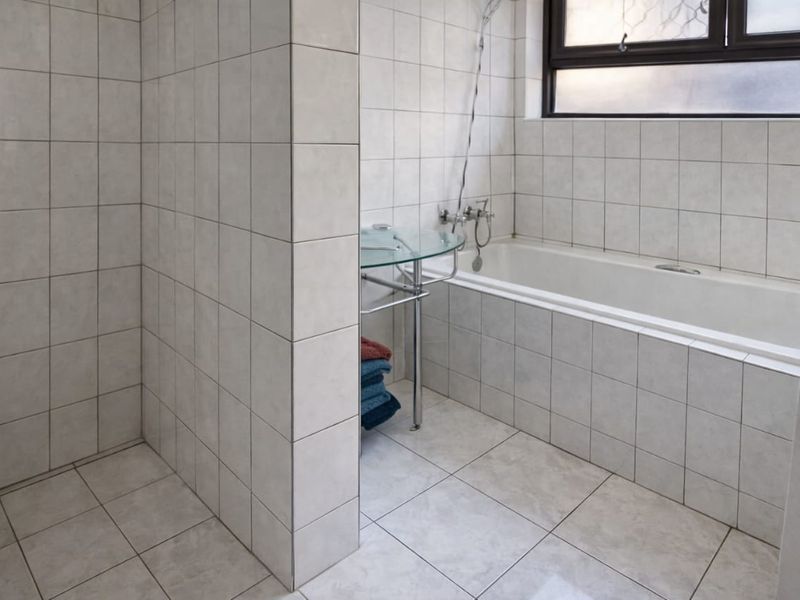 UPMARKET PROPERTY FOR SALE | EROS PARK, WINDHOEK FOR SALE - Photo 6