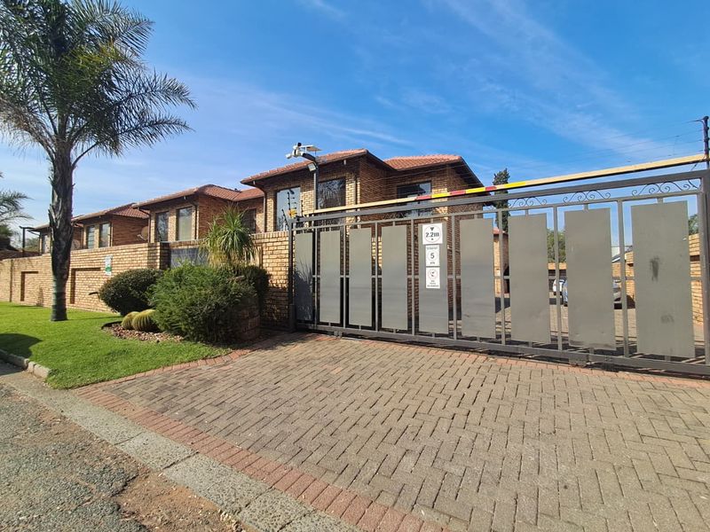2 Bedroom Duplex Unit for Sale in General Alberts Park - Photo 1