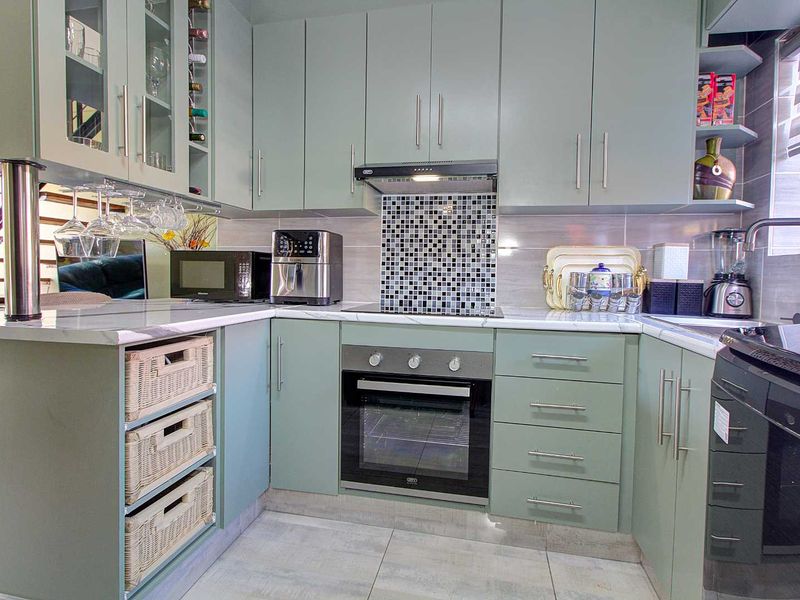 Solar-Powered Savings in Modern Oasis! - Photo 5