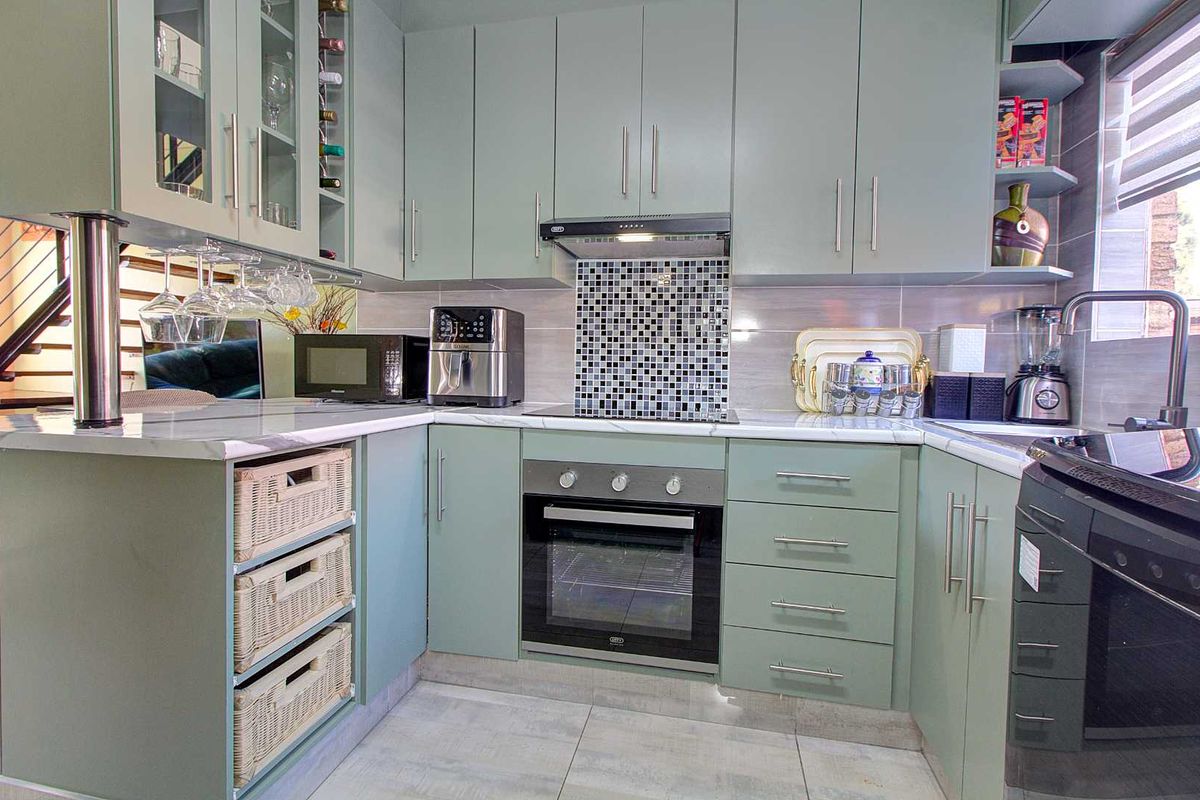 Solar-Powered Savings in Modern Oasis! - Photo 5