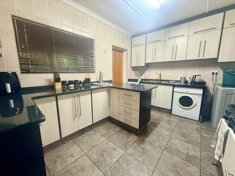 3 Bedroom Townhouse for Sale in Vryheid - Photo 6