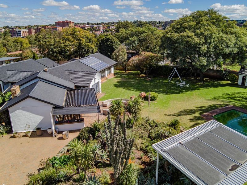 Florida Park Gem – Space, Style & Endless Possibilities FOR SALE – R2 749 000 - Photo 2